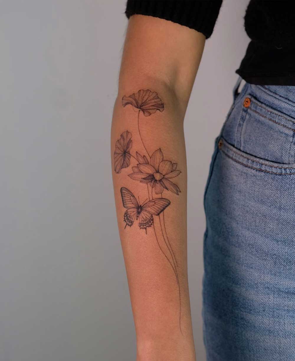Tatuaggi farfalle e fiori di loto Tatuaggi farfalle e fiori di loto