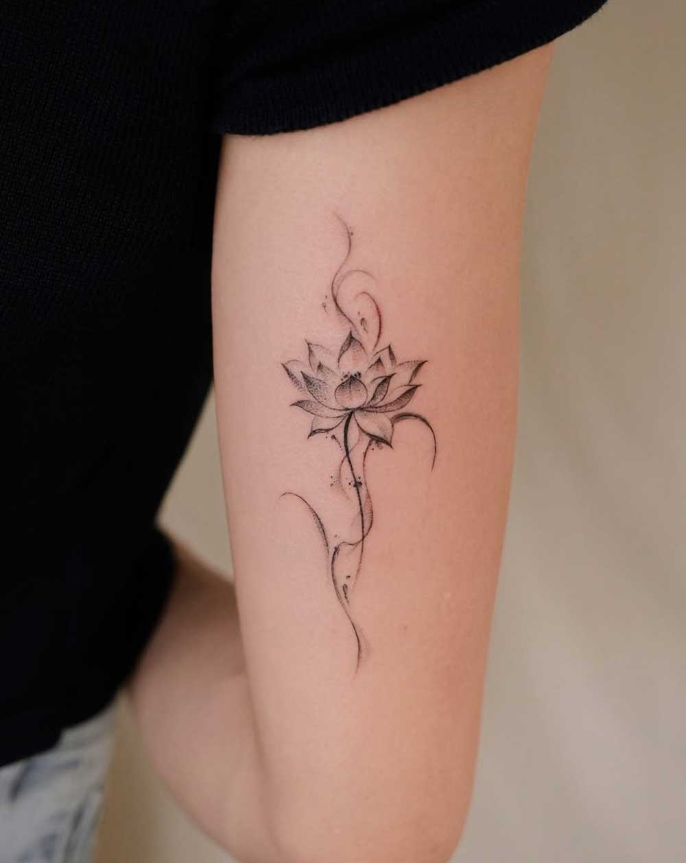 Tatuaggio fiore di loto Tatuaggio fiore di loto