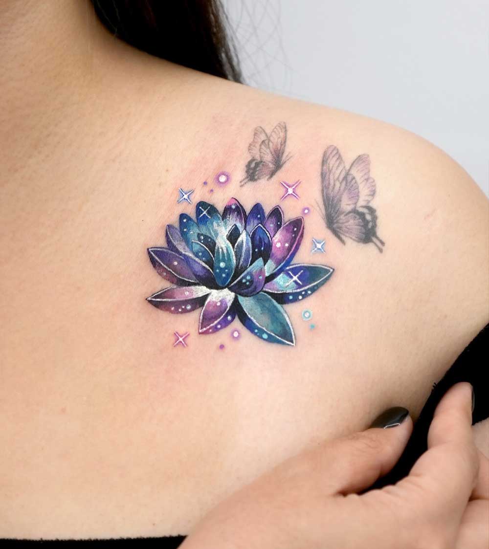 Tatuaggio fiore di loto colorato Tatuaggio fiore di loto colorato