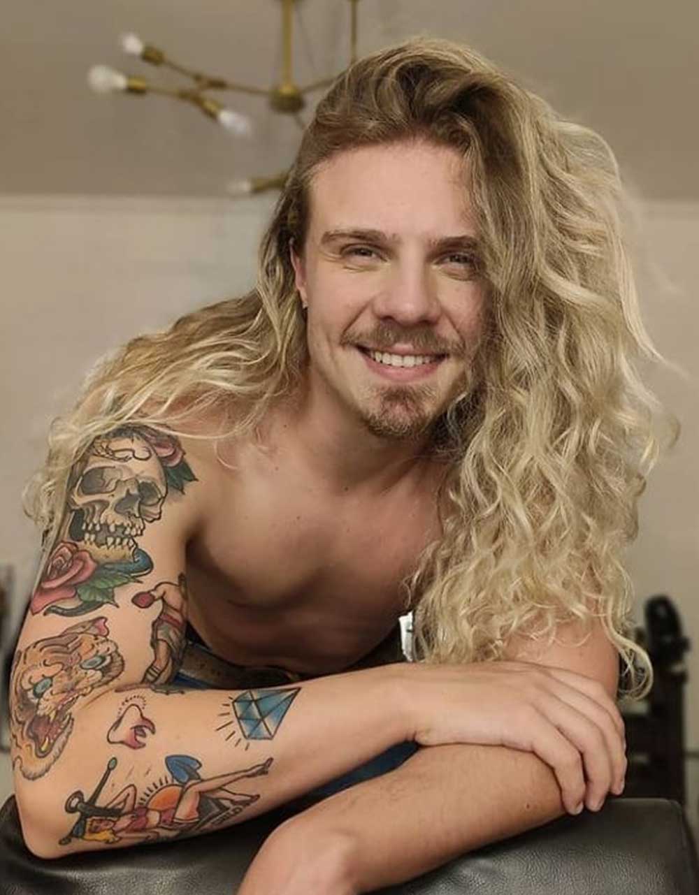 Capelli mossi lunghi uomo Capelli mossi lunghi uomo
