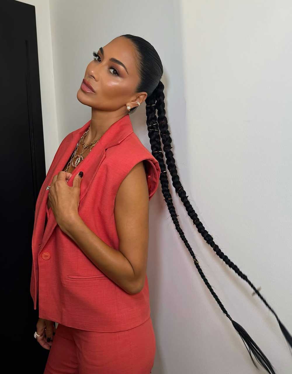 Coda con trecce di Nicole Scherzinger Coda con trecce di Nicole Scherzinger