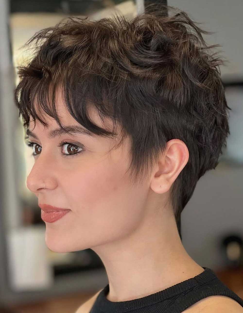 Taglio scalato corto Pixie Cut Taglio scalato corto Pixie Cut
