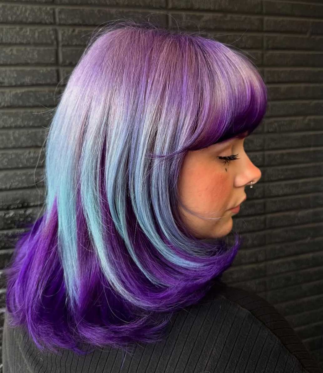 Capelli bicolore sotto viola e lilla sopra Capelli bicolore sotto viola e lilla sopra
