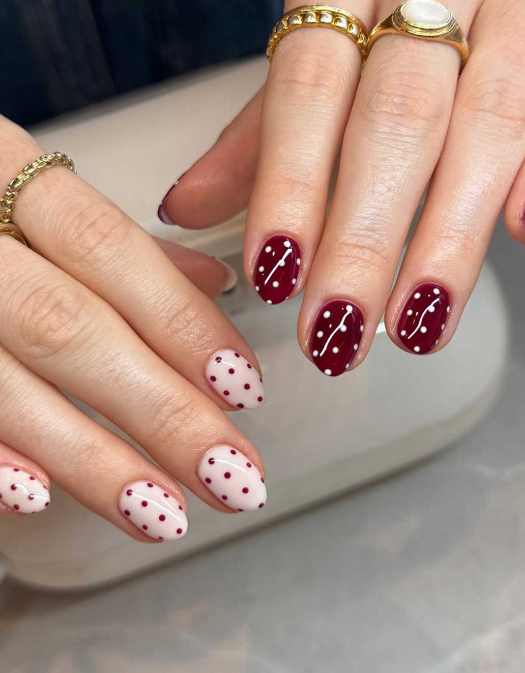 Unghie bianche e rosse Unghie bianche e rosse