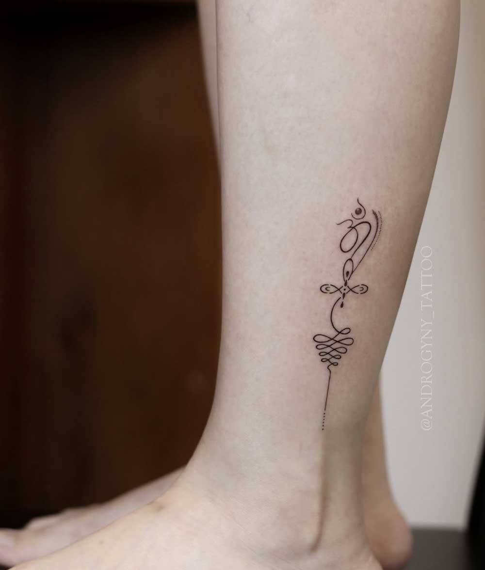 Tatuaggio Unalome sulla caviglia Tatuaggio Unalome sulla caviglia