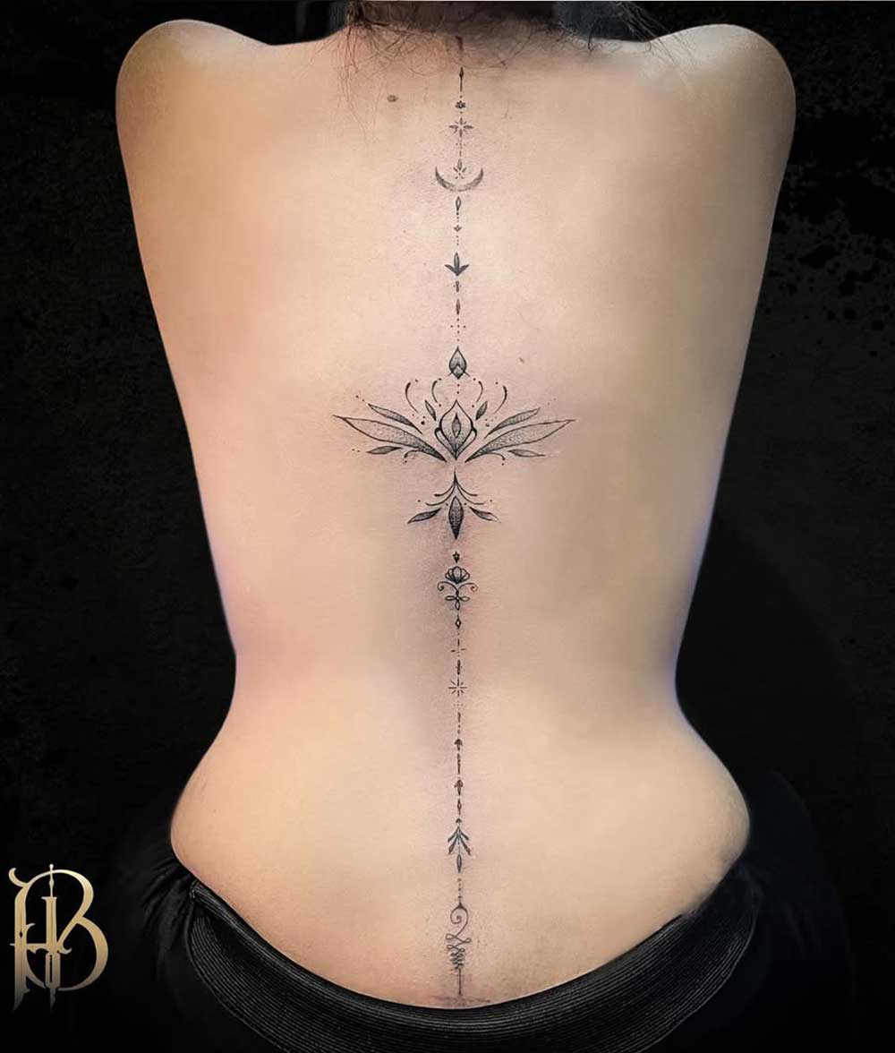 Tatuaggio Unalome sulla schiena Tatuaggio Unalome sulla schiena